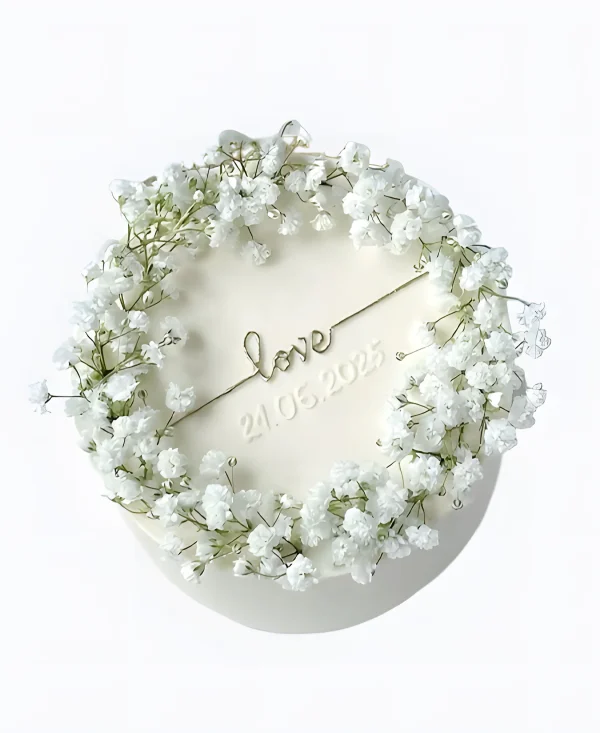 Белоснежный торт с цветами и датой Фото