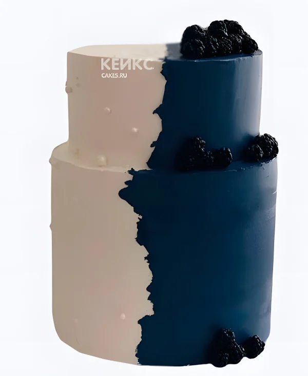 Белый свадебный торт с синей половиной и ежевикой Фото