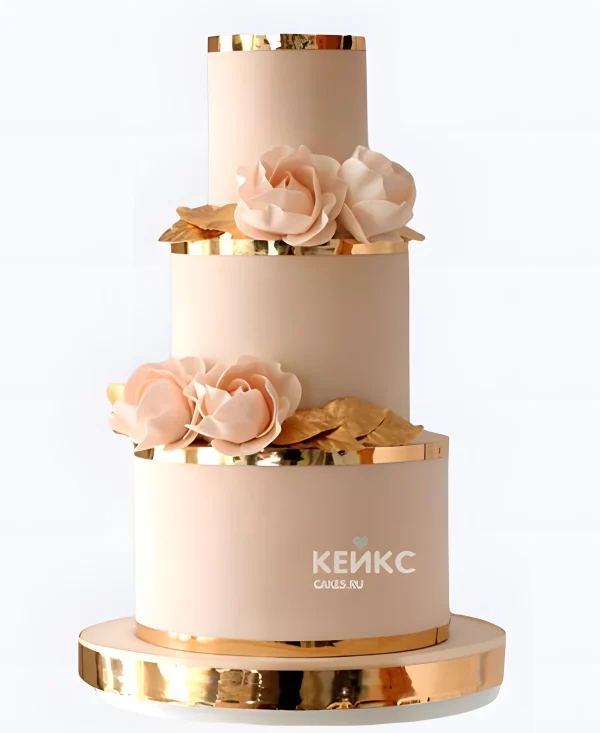 Бежевый свадебный торт с розами и золотой лентой Фото