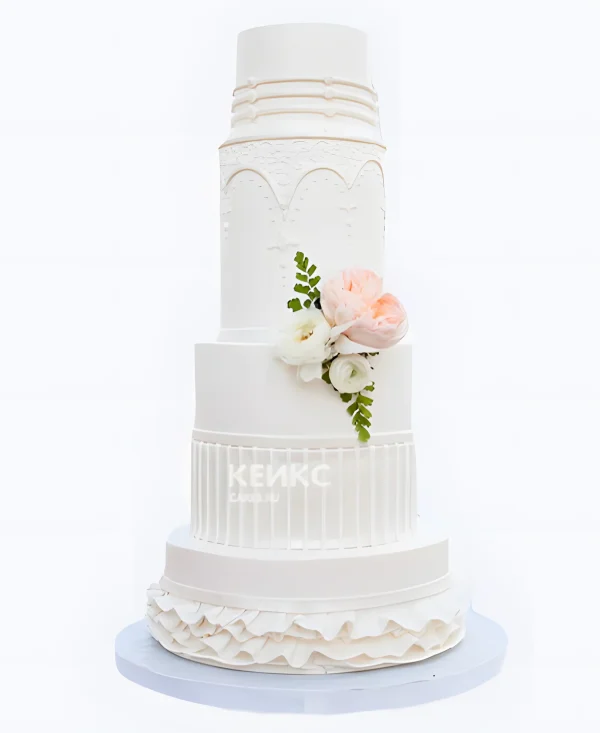 Большой свадебный торт Белоснежная башня с розами Фото