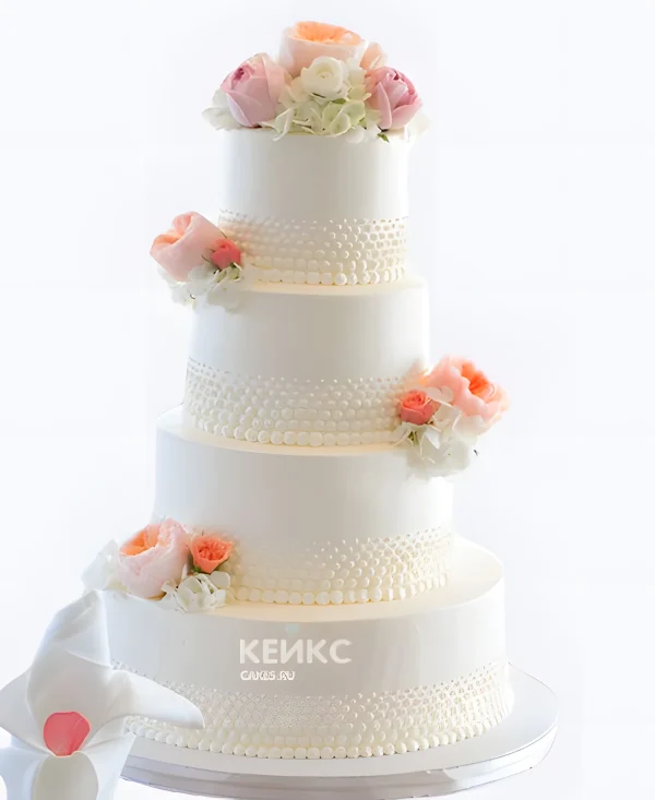 Большой свадебный торт Белоснежный с розами Фото