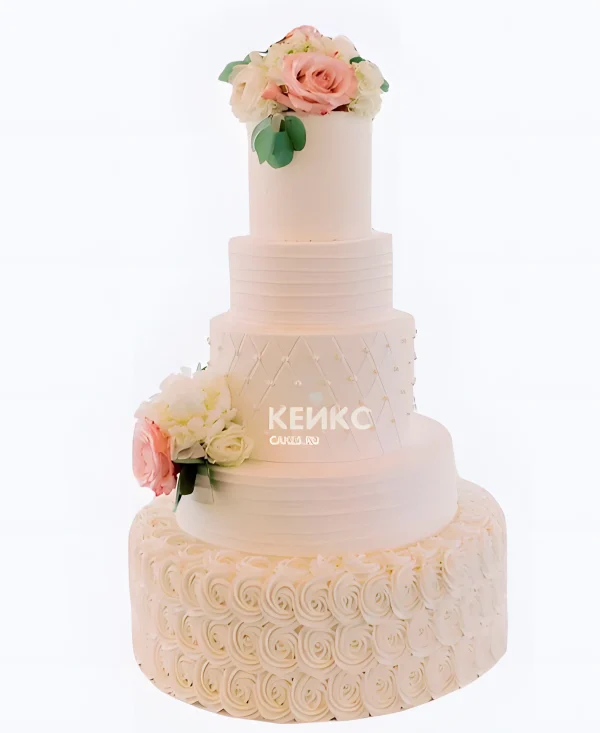 Большой свадебный торт белый с цветами Фото