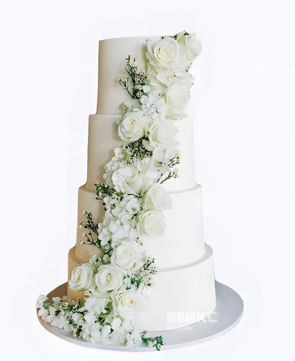 Большой свадебный торт Каскад белых роз Фото