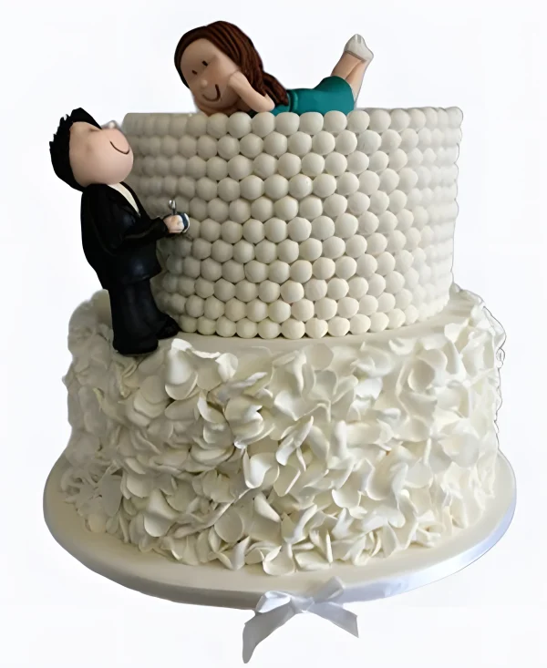 Двухъярусный торт с фигурками влюбленных на сватовство Фото