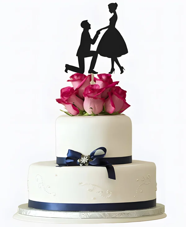 Двухъярусный торт с розами на сватовство Фото