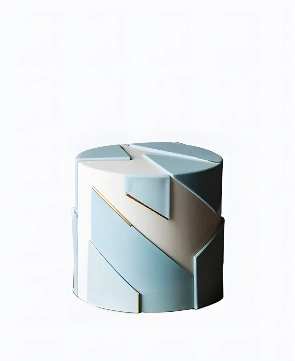 Эстетичный трендовый торт на свадьбу с голубым украшением Фото