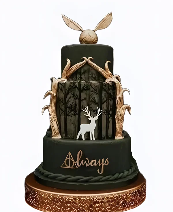 Изящный тортик с лесом и красивым оленем по Гарри Поттеру Фото