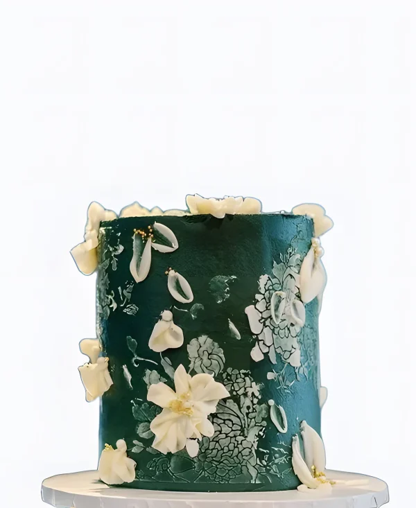 Изумрудный тредовый торт с белыми цветами на свадьбу Фото