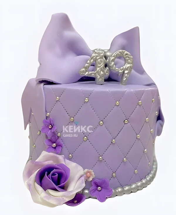 Пурпурный торт с розочкой и бантиком Фото