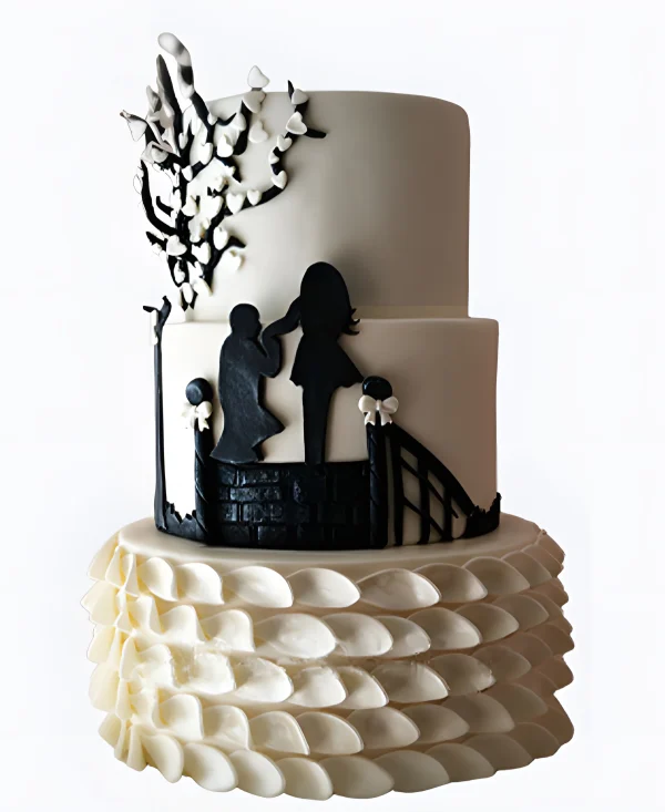 Изысканный трехъярусный торт на сватовство Фото