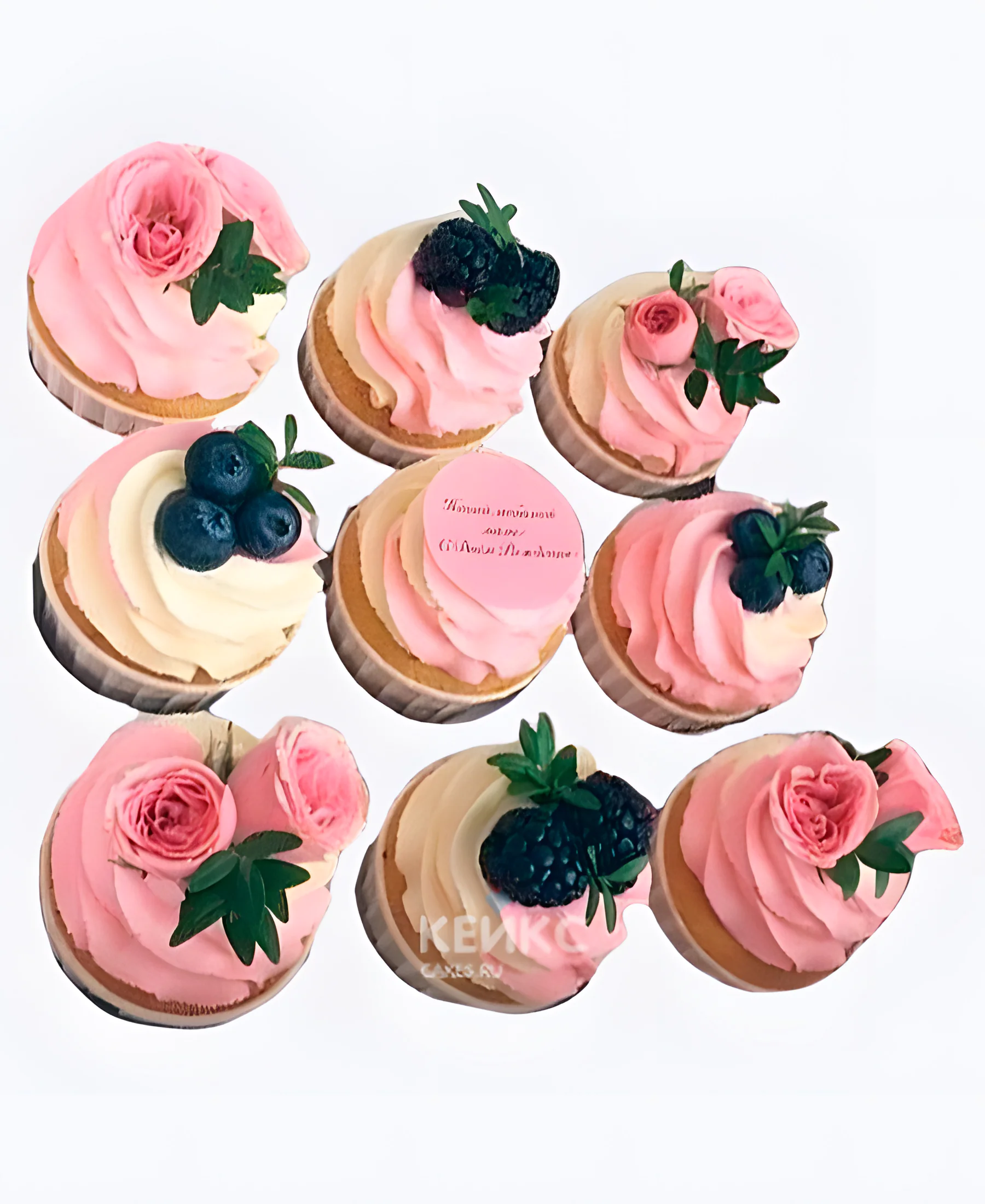 Капкейки на девичник Ягоды и розы Фото