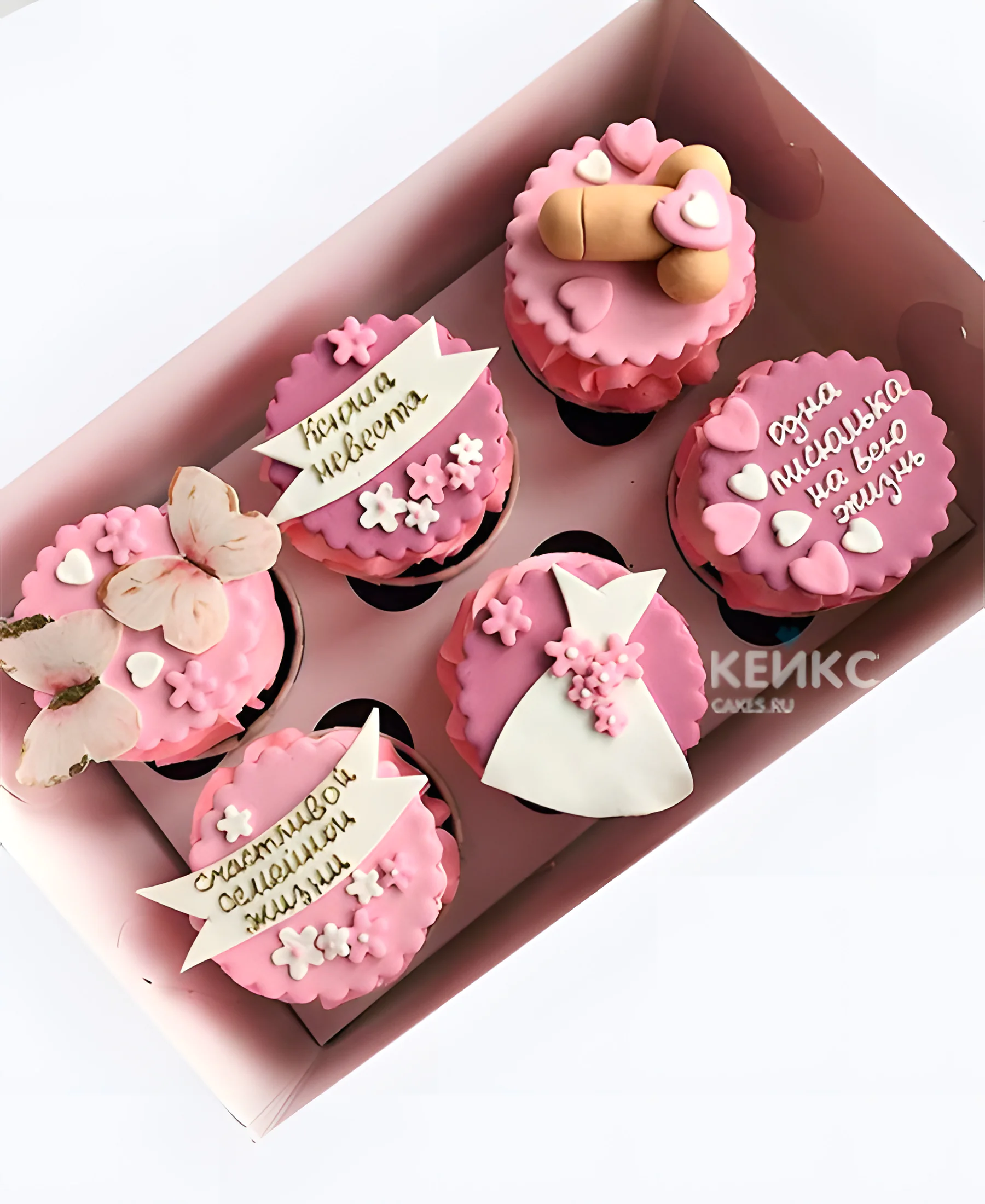 Капкейки на девичник розовые с платьем Фото