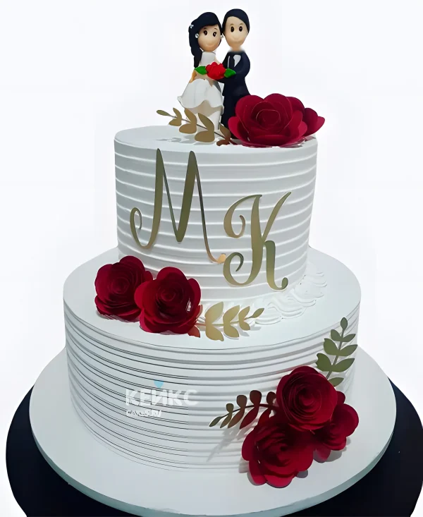 Красно-белый свадебный торт с инициалами и фигурками Фото
