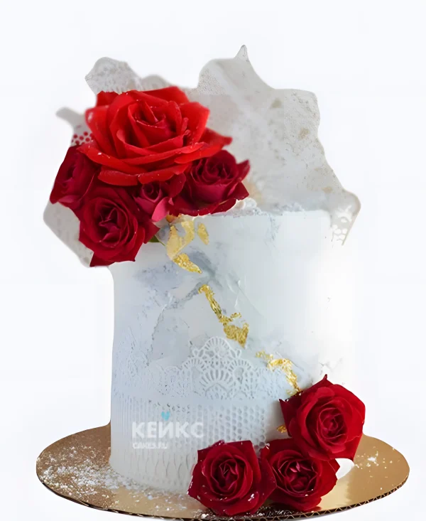 Красно-белый свадебный торт с кружевом Фото