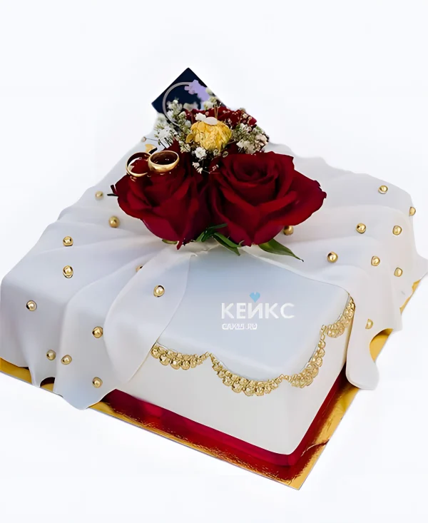 Красный свадебный торт Алые розы на коробке Фото