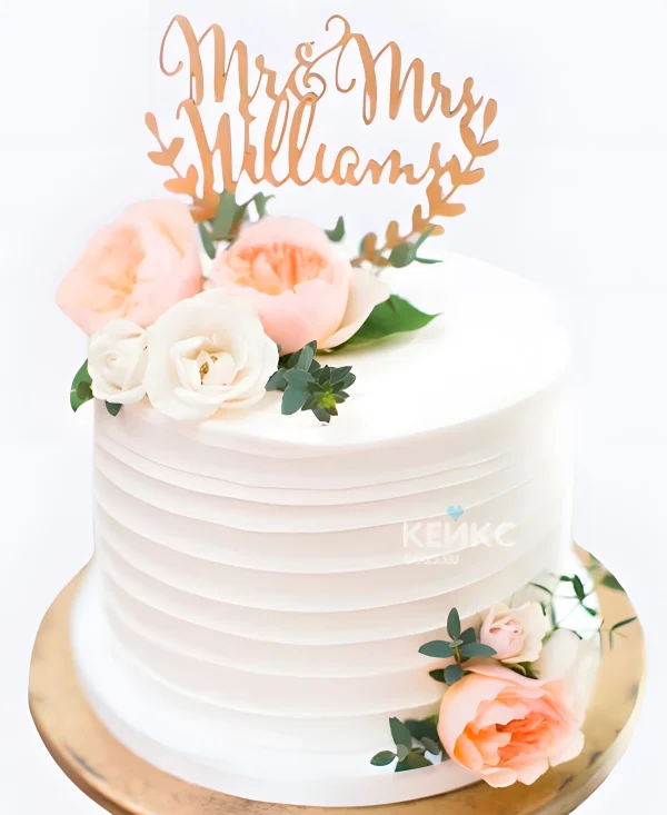 Кремовый свадебный торт Мистер и Миссис Фото