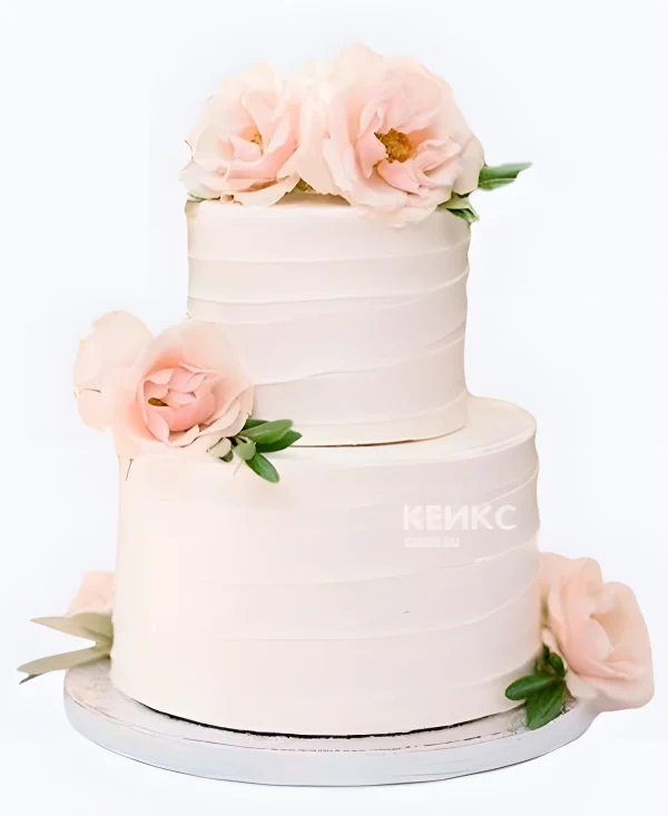 Кремовый свадебный торт нежно-розовые розы Фото