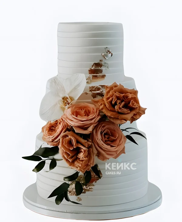 Кремовый свадебный торт рифленый с орхидеей и розами Фото