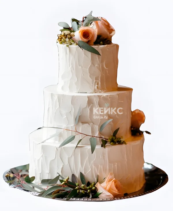 Кремовый свадебный торт с розами и веточками Фото