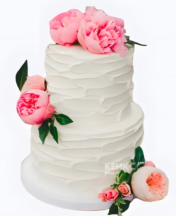 Кремовый свадебный торт с розовыми цветами Фото