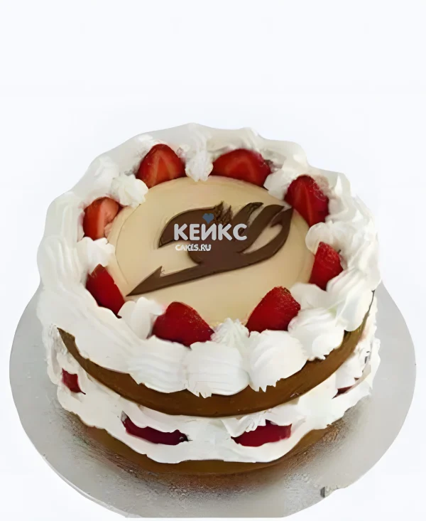 Кремовый торт с клубникой на день рождения аниме Хвост Феи Фото