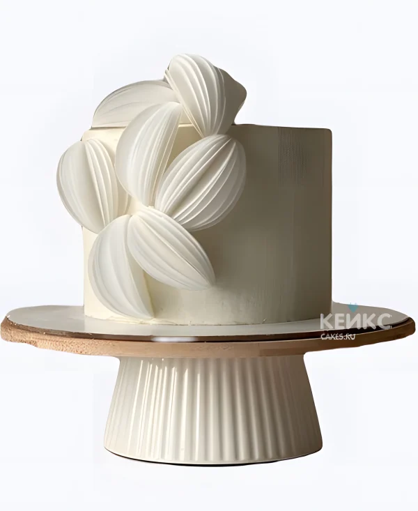 Круглый свадебный торт белый Фото
