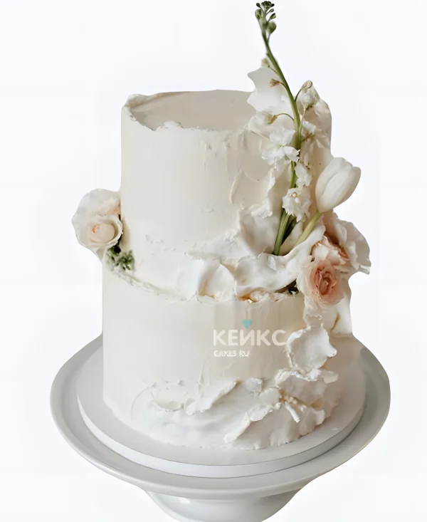 Круглый свадебный торт с цветами Фото