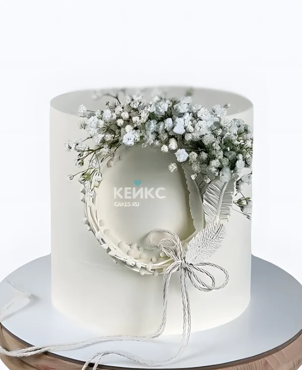 Круглый свадебный торт с венком Фото