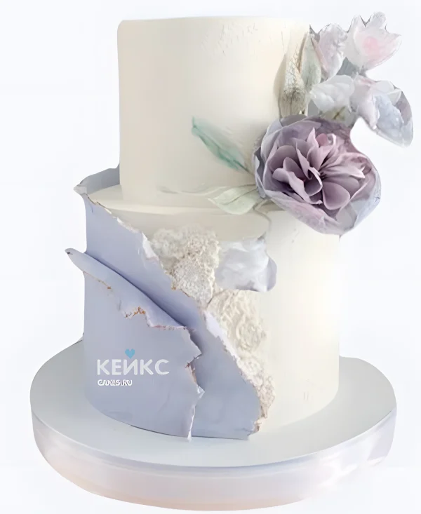 Круглый свадебный торт Сиреневый на белом Фото