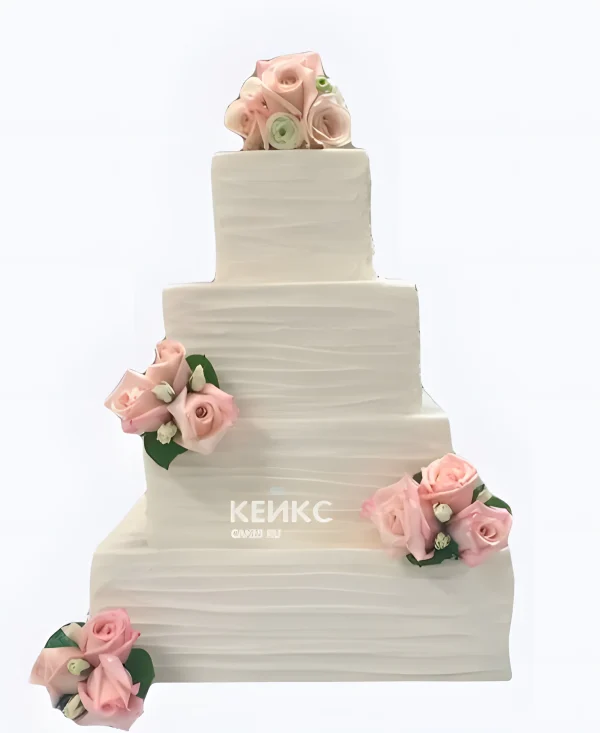 Квадратный свадебный торт белый рифленый с розовыми розами Фото