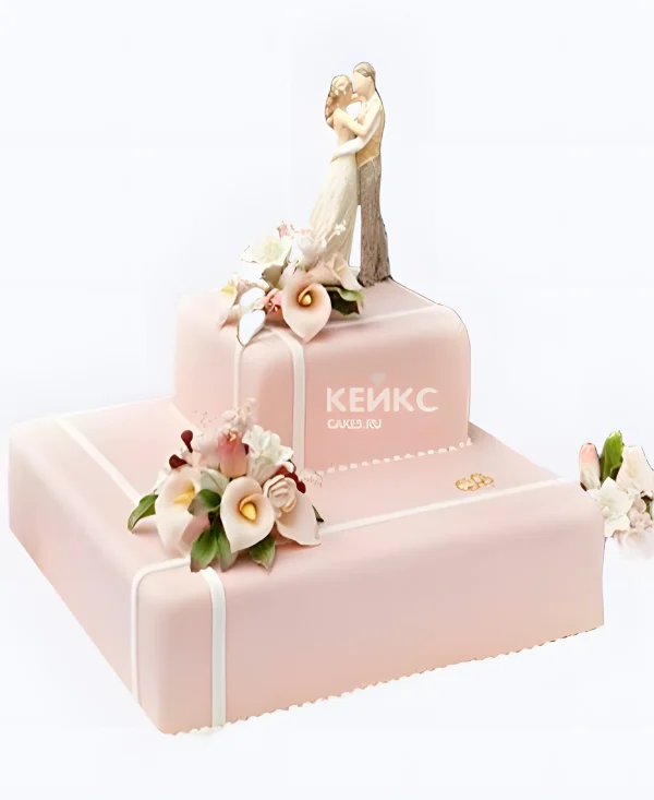 Квадратный свадебный торт с фигурками молодожен и каллами Фото
