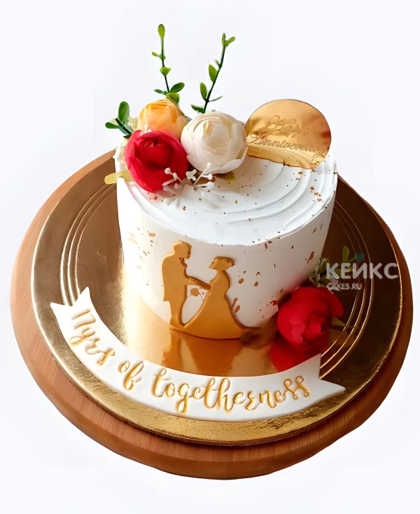 Маленький свадебный торт с силуэтом молодожен и медалькой Фото