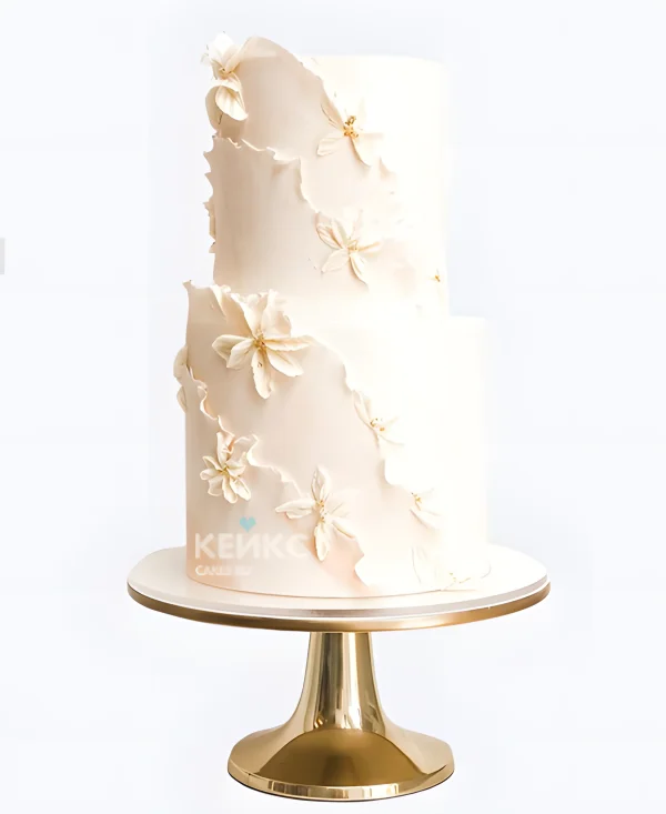 Минималистичный торт на свадьбу с эстетичным декором Фото