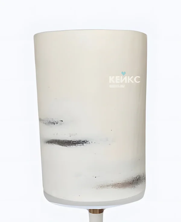 Минималистичный высокий торт на свадьбу Фото