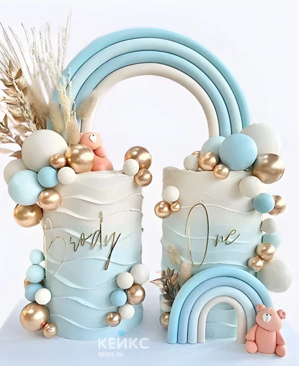 Нежно-голубые тортики для мальчиков с мишками и шоколадными шарами Фото