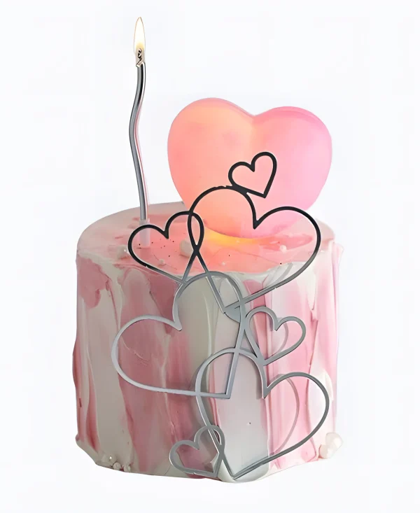 Нежно-розовый торт с сердечками Фото