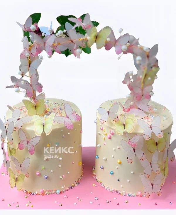 Нежный торт с бабочками для девочек Фото