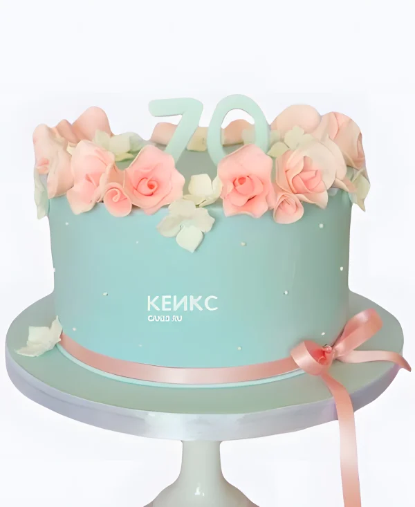 Голубой торт с цветами на 70-летие Фото