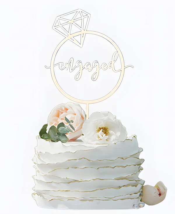 Нежный белый торт на сватовство с цветами Фото