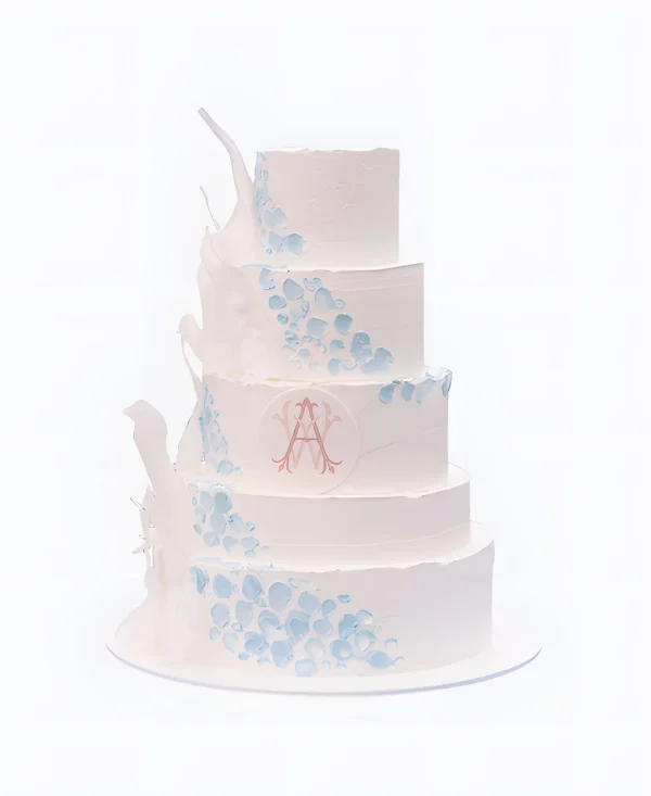 Нежный трендовый торт с инициалами на свадьбу Фото