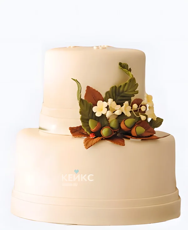 Осенний свадебный торт с фигурками орехов Фото
