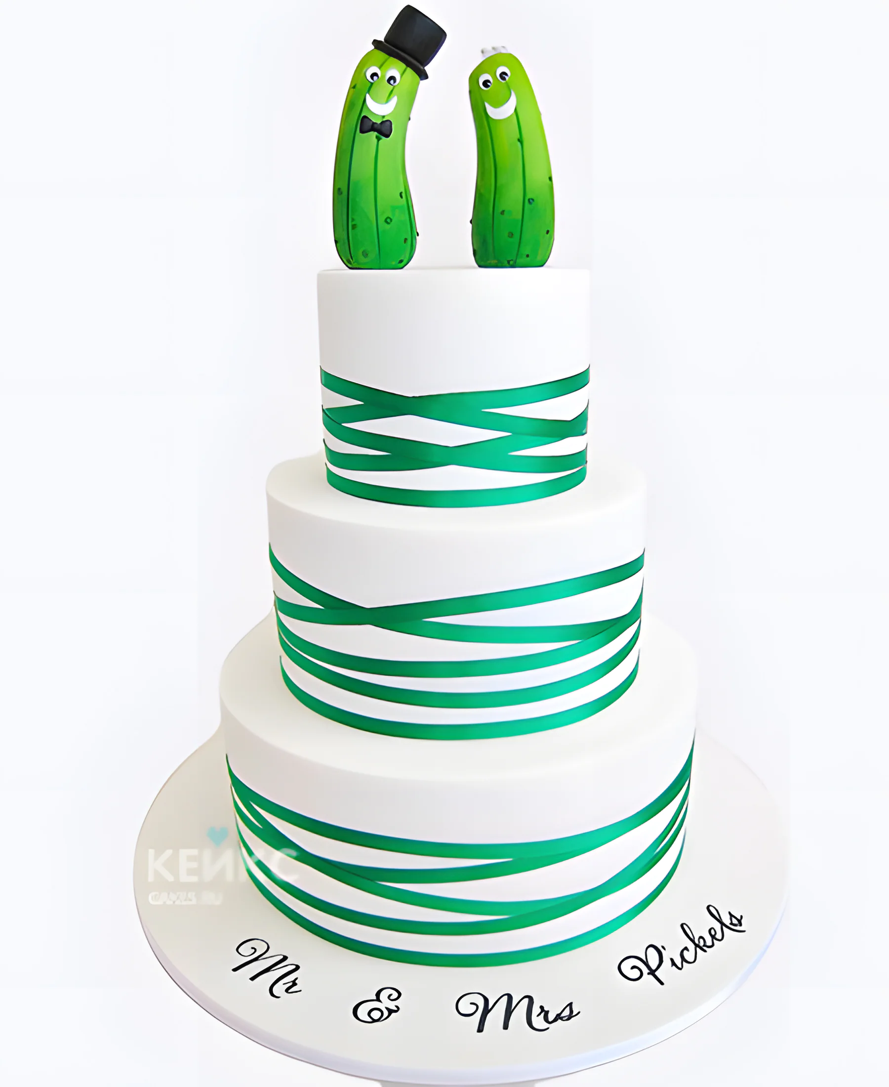 Прикольный свадебный торт "Два огурца" Фото