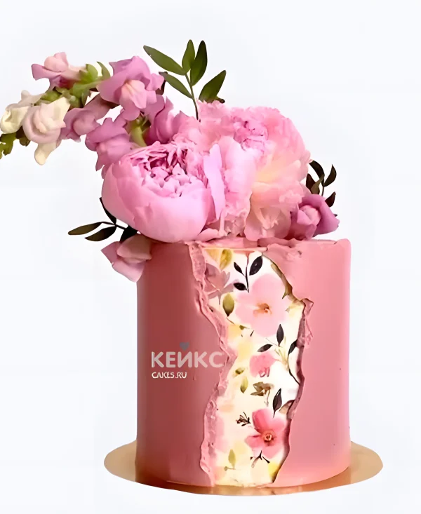 Пудровый свадебный торт с цветочным разломом Фото