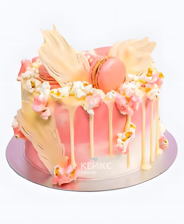 Розовый торт девочке с попкорном и макарунами Фото
