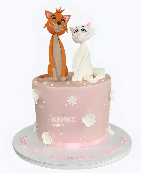 Розовый торт девочке с рыжим котом и белой кошкой Фото