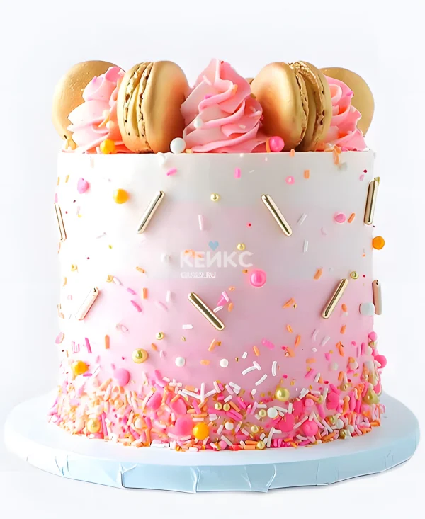 Розовый торт девочке с золотыми макарунами Фото