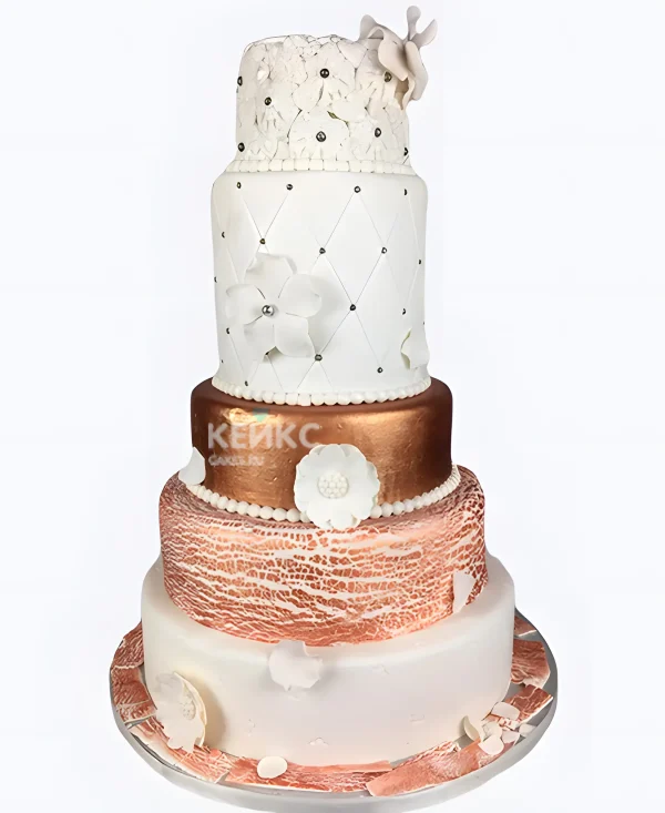 Шикарный свадебный торт белый с бронзой и цветами Фото