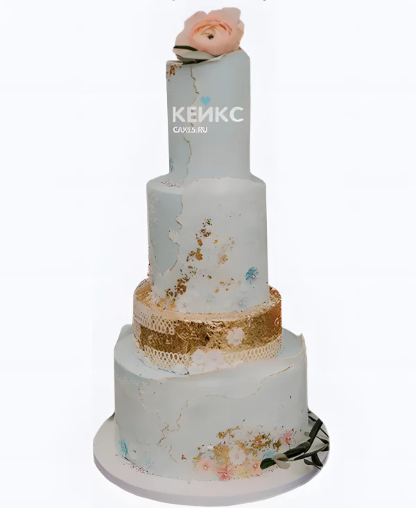 Шикарный свадебный торт белый с золотом и цветком Фото