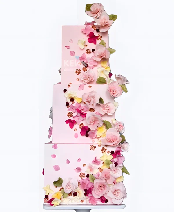 Шикарный свадебный торт Танец цветов Фото