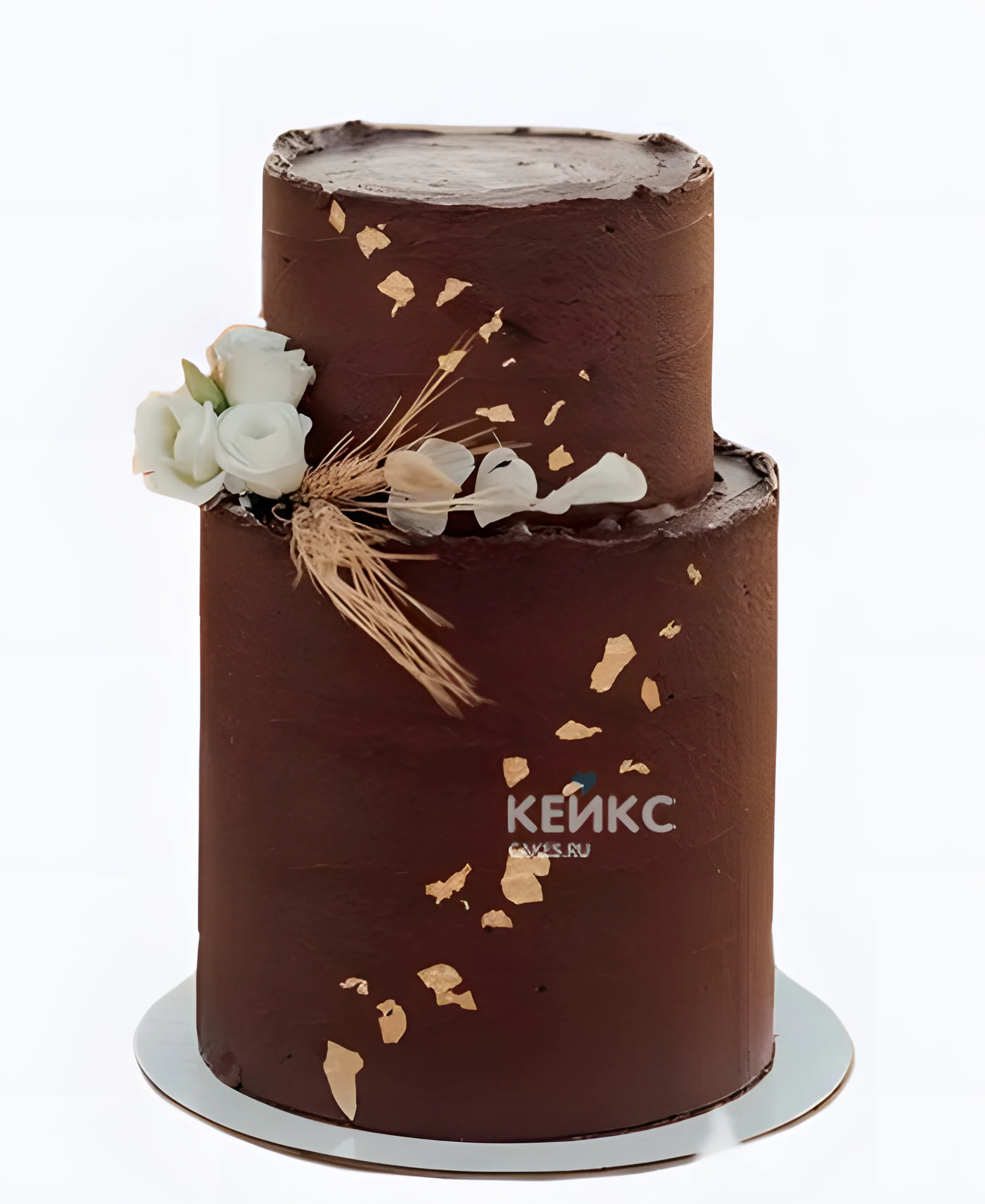 Шоколадный свадебный торт с розами и рожью Фото